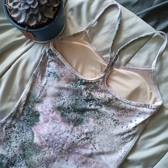 Lululemon top - Picture 3 of 4